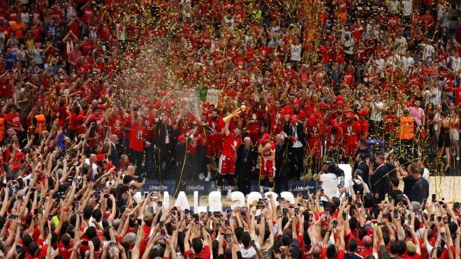 L'Olimpia Milano festeggia la vittoria