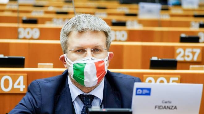 Carlo Fidanza al parlamento europeo (Archivio)