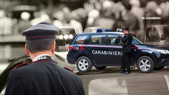 Il 49enne ha aggredito anche i carabinieri
