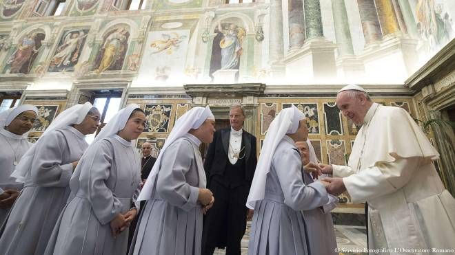 Papa Francesco incontra le suore Ospedaliere della Misericordia 