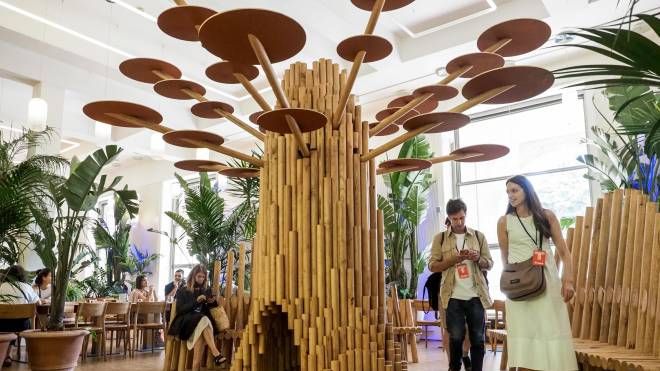 L'installazione 'Under a coffee tree' progettata da Francis Kéré 