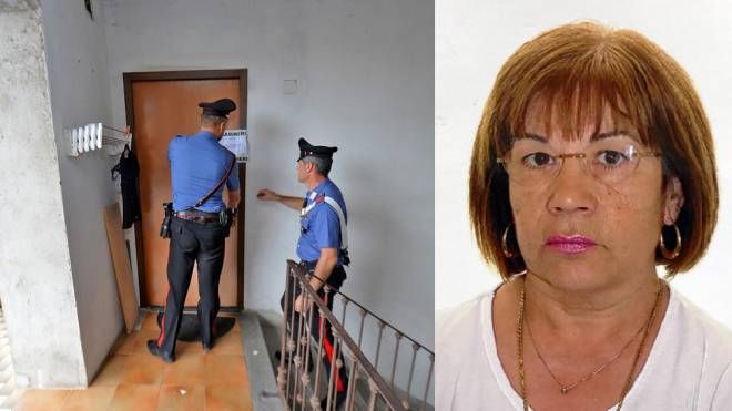 I carabinieri davanti all'abitazione di Carmela Fabozzi, uccisa in casa