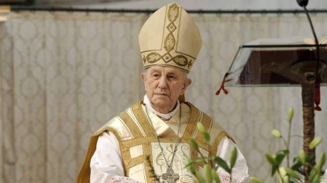 Il vescovo Bruno Foresti (Foto Facebook parrocchia Niardo)