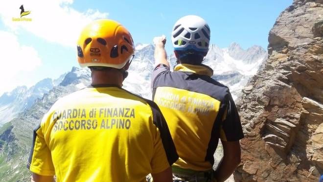 I minatori illegali sono stati scoperti dalla Gdf del soccorso alpino