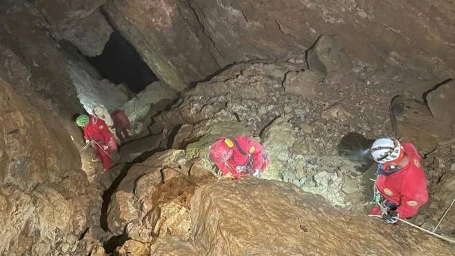 Le operazioni di salvataggio nella grotta del Remeron