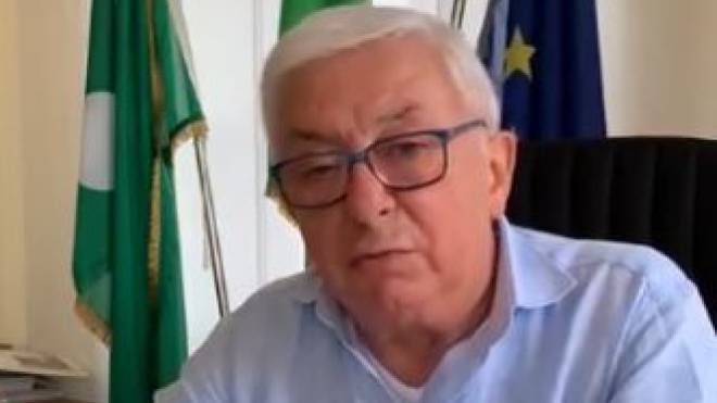 Il sindaco Giancarlo Frigeri (Frame video Facebook)