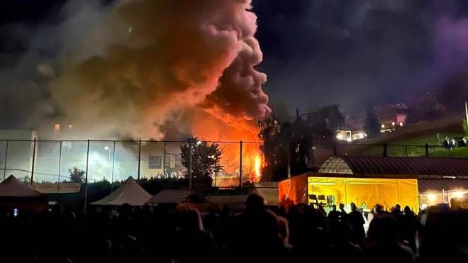 L'incendio causato dai fuochi d'artificio ad Aprica