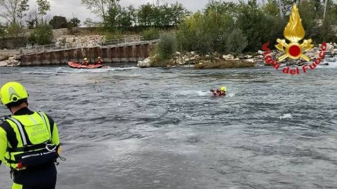 Salvataggio simulato di un uomo nel fiume a Lodi