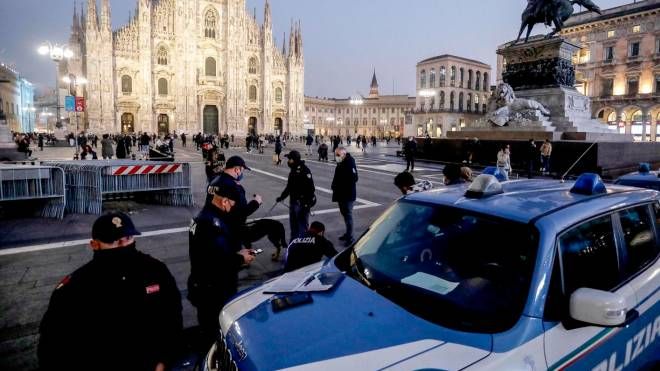 Polizia in piazza Duomo