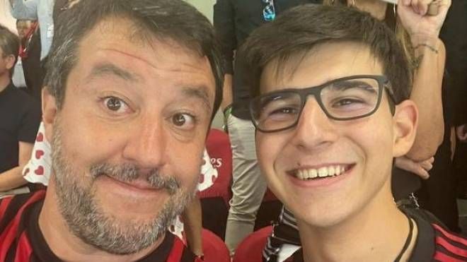 Matteo Salvini e il figlio Federico (Foto Instagram Matteo Salvini)