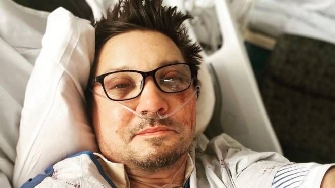 Jeremy Renner in ospedale dopo l'incidente (Instagram)