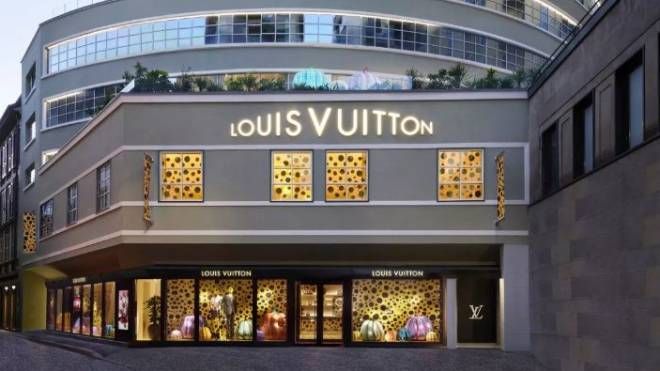 Louis Vuitton apre la nuova sede nello storico ex Garage Traversi 