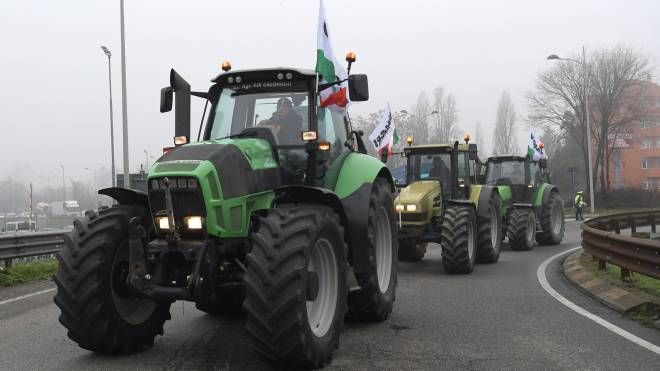 Linate, la protesta dei trattori
