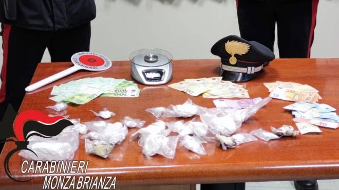 Droga e contanti sequestrati dai carabinieri di Monza