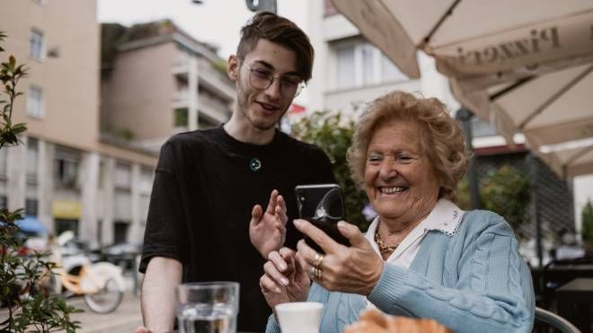 La startup UAF mette in contatto anziani e "nipoti" 