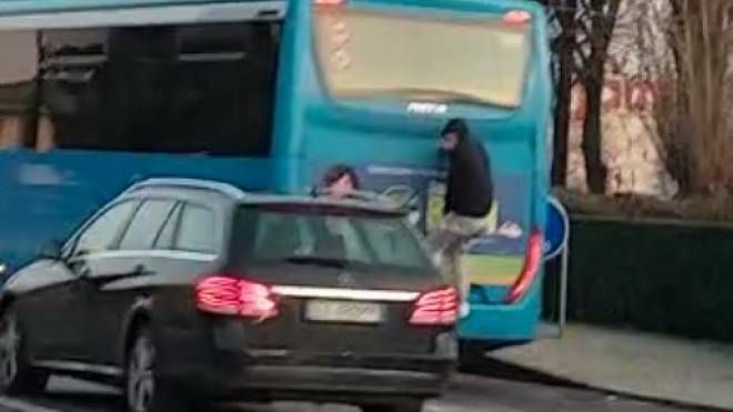 Il nuovo caso di "bus surfing" a Sant'Angelo Lodigiano