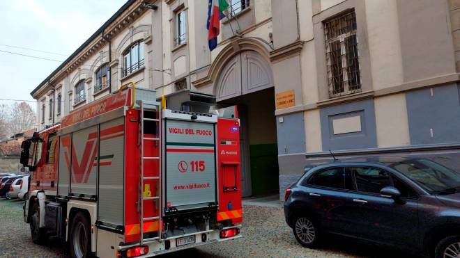 Pavia, l'intervento dei vigili del fuoco alla scuola Leonardo da Vinci