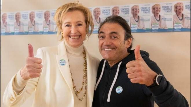 La candidata presidente Letizia Moratti con Claudio El Diablo Chiappucci