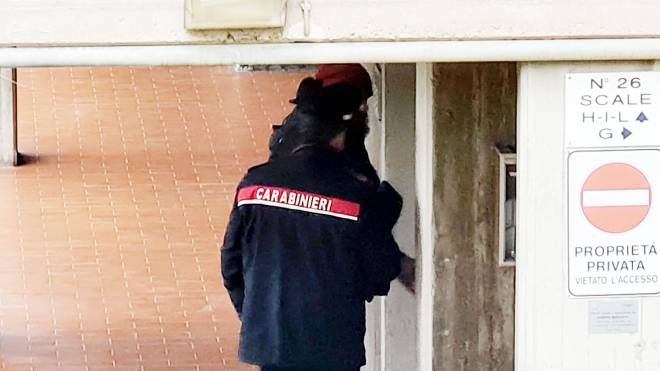 I rilievi dei carabinieri in via dell'Eremo